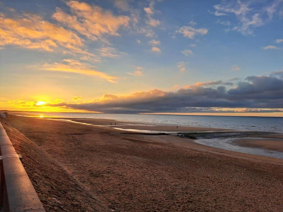 Studio Chic, Hyper Centre, 4 Minutes De La Plage Cabourg Eksteriør bilde